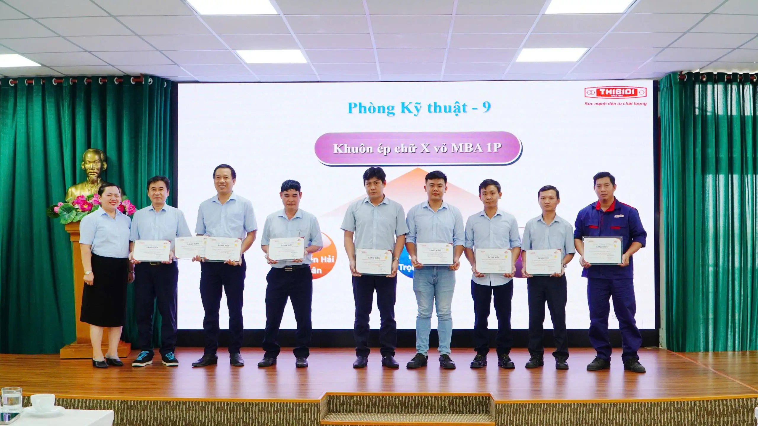 THIBIDI Trao Thưởng Sáng Kiến Dành Cho Cá Nhân Và Tập Thể Xuất Sắc năm 2025 z7045103629050 0d7b14a9d714b3e8b2d0ef6e46b40d41