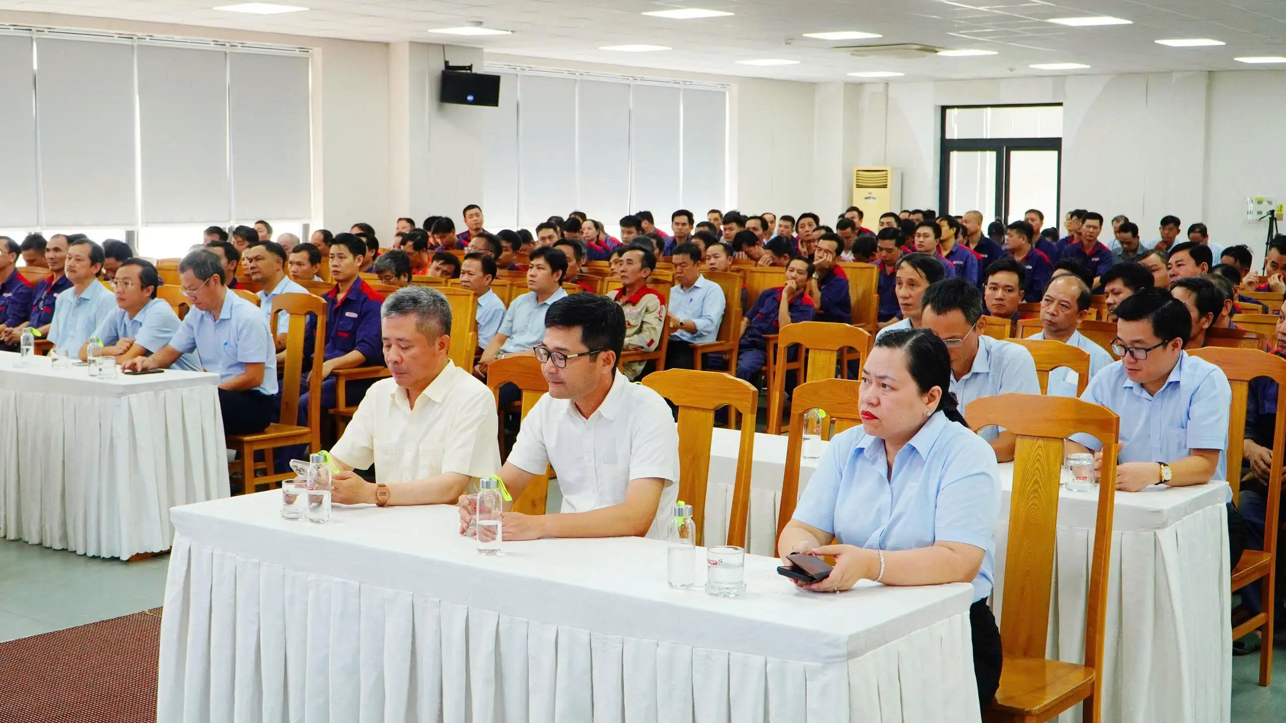 THIBIDI Trao Thưởng Sáng Kiến Dành Cho Cá Nhân Và Tập Thể Xuất Sắc năm 2025 z7045120085140 7458e283cc71a34e7b48aa23487bba20