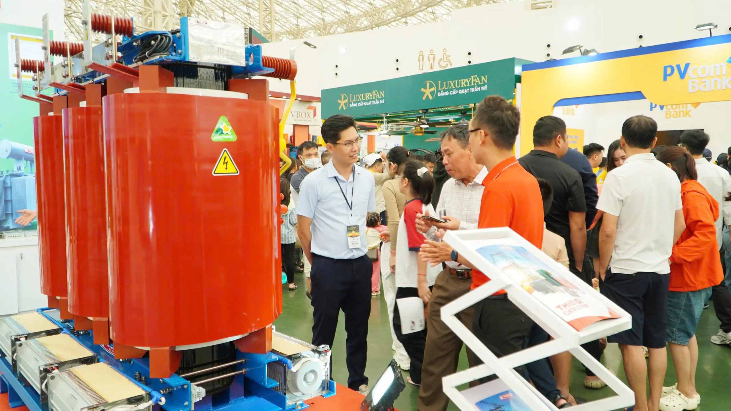THIBIDI toả sáng ngày đầu tiên tại Hội chợ mùa Thu 2025 z7159434497583 b06b936b9f829df7809a68e0bc04da4e