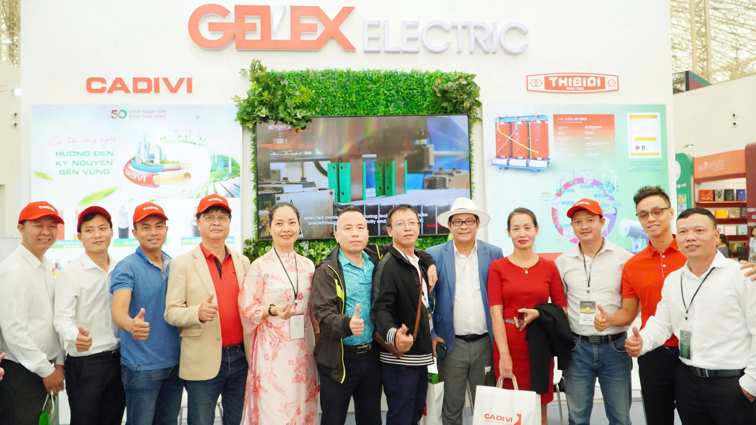 THIBIDI toả sáng ngày đầu tiên tại Hội chợ mùa Thu 2025 z7159435581745 50003aeaa79535c7fc5444c57993907c