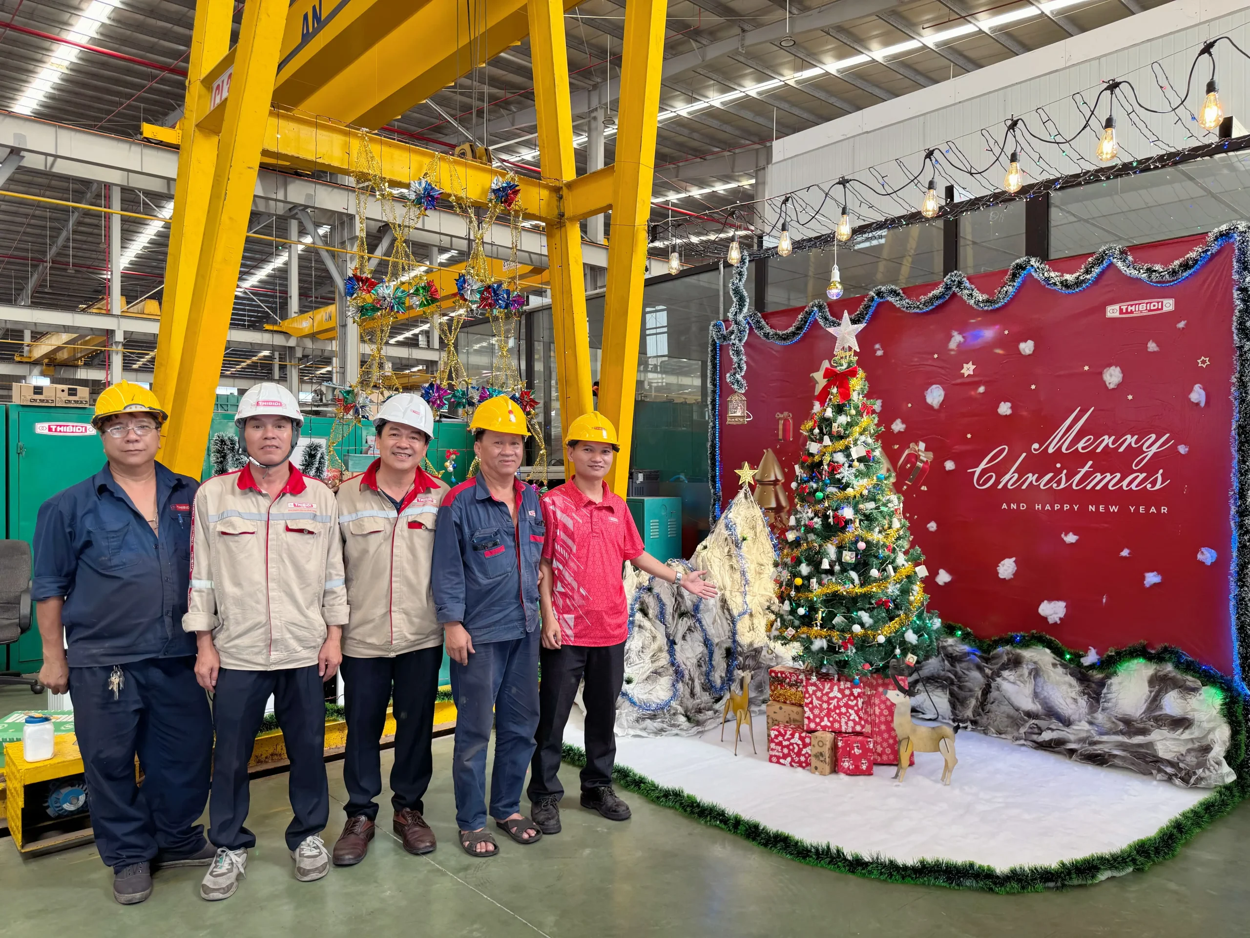 GIÁNG SINH THIBIDI 2025: KHI SỰ SÁNG TẠO HÒA QUYỆN CÙNG TINH THẦN 5S RỰC RỠ Giang sinh THIBIDI Workplace sang tao 2025 3 scaled