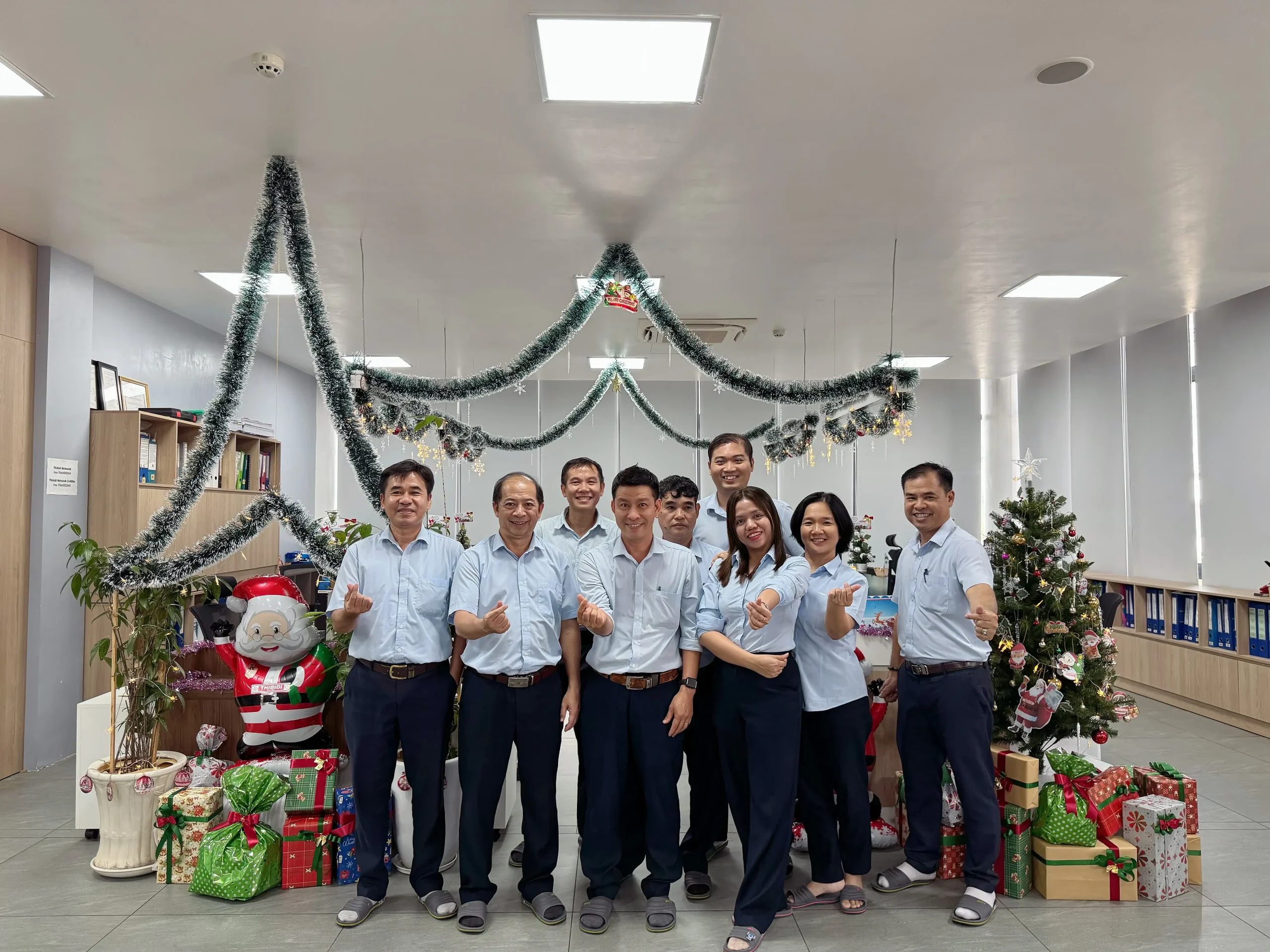 GIÁNG SINH THIBIDI 2025: KHI SỰ SÁNG TẠO HÒA QUYỆN CÙNG TINH THẦN 5S RỰC RỠ Giang sinh THIBIDI Workplace sang tao 2025 5 scaled