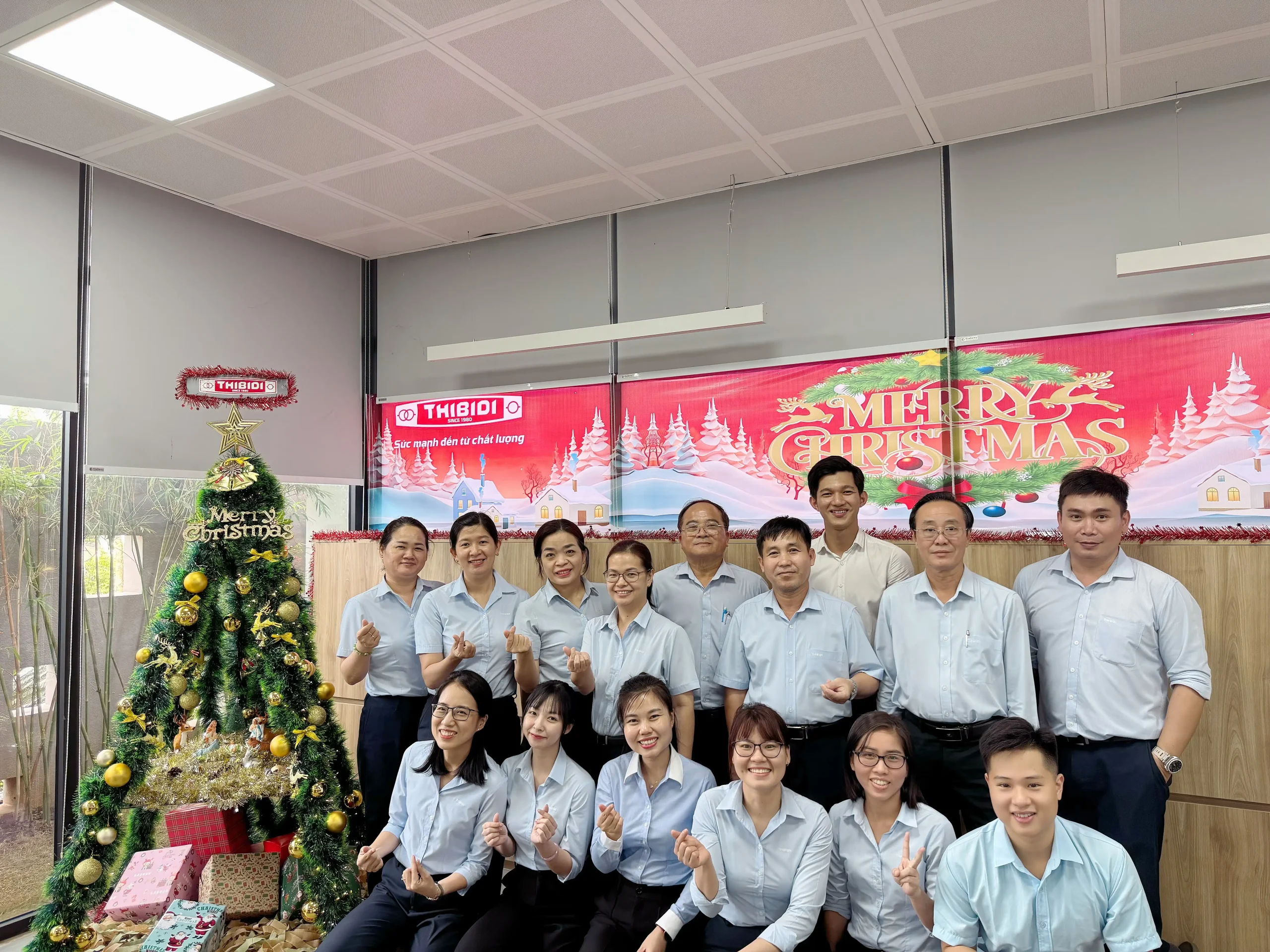 GIÁNG SINH THIBIDI 2025: KHI SỰ SÁNG TẠO HÒA QUYỆN CÙNG TINH THẦN 5S RỰC RỠ Giang sinh THIBIDI Workplace sang tao 2025 7 scaled