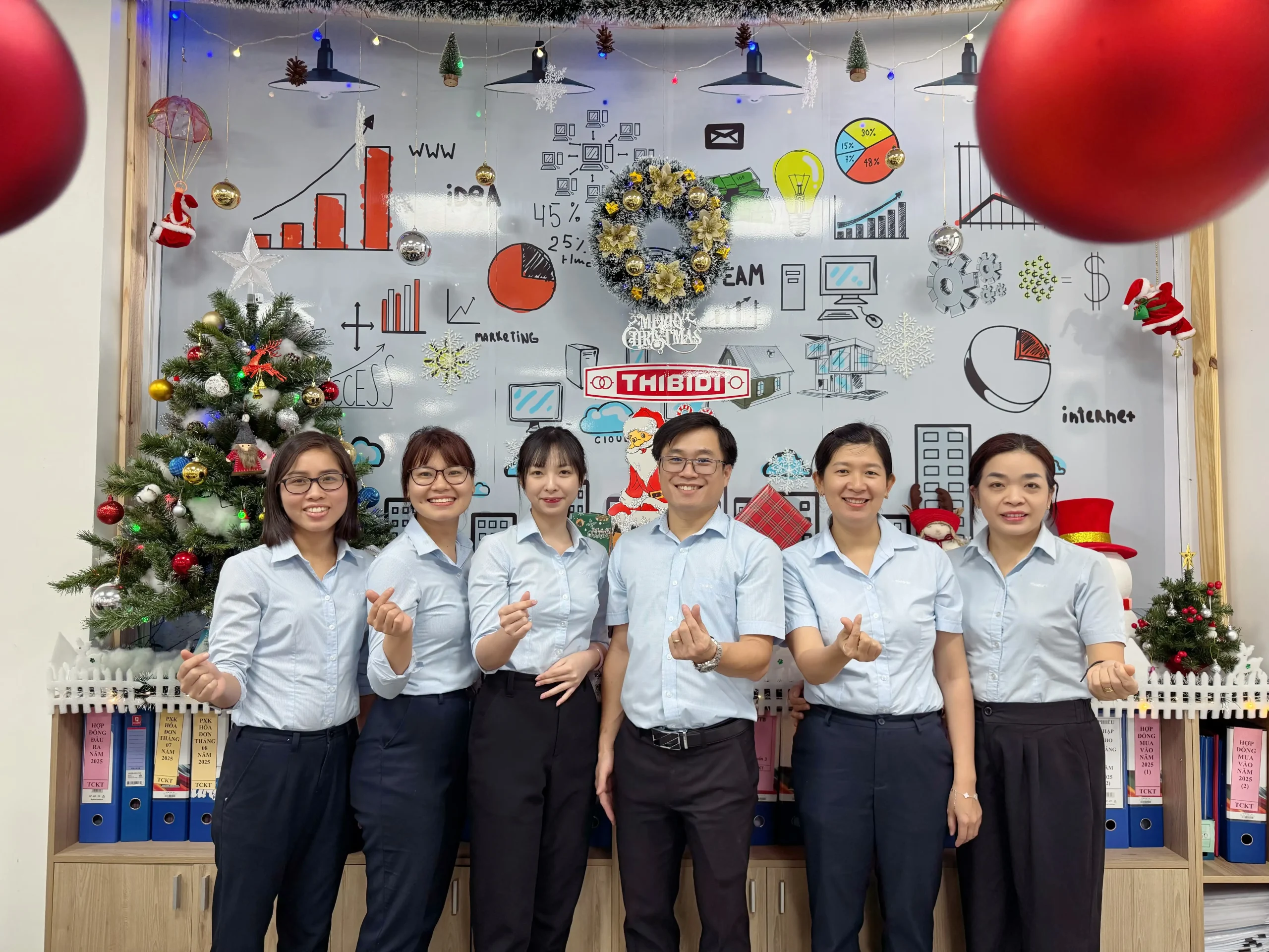 GIÁNG SINH THIBIDI 2025: KHI SỰ SÁNG TẠO HÒA QUYỆN CÙNG TINH THẦN 5S RỰC RỠ Giang sinh THIBIDI Workplace sang tao 2025 9 scaled