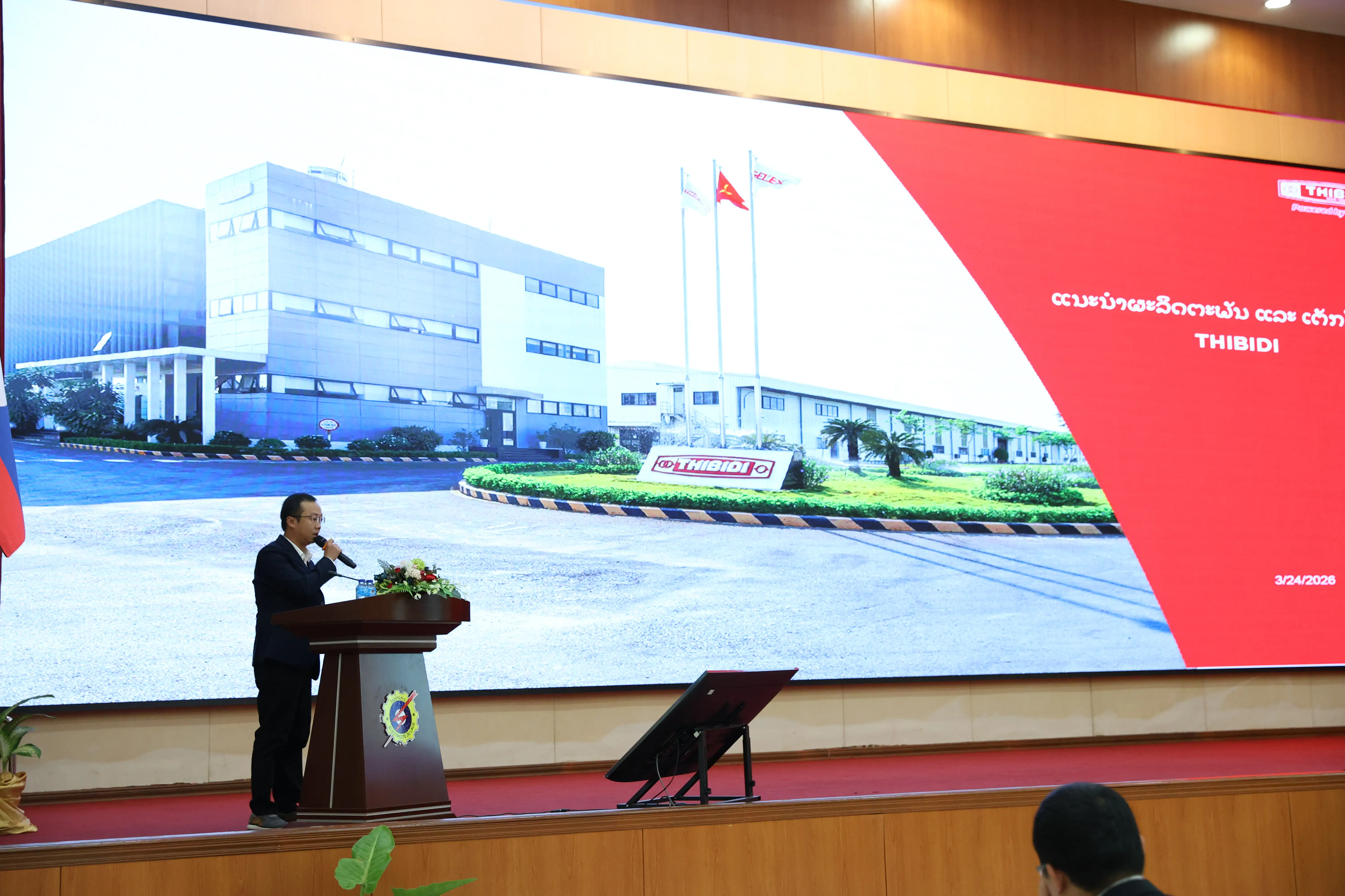 THIBIDI và hệ sinh thái GELEX Electric: Tổ chức thành công Hội thảo Hợp tác & Giới thiệu sản phẩm cùng Tập đoàn Điện lực Quốc gia Lào (EDL) Ông Nguyễn Anh Huy (Trưởng phòng Thiết kế THIBIDI) đã trực tiếp giới thiệu các giải pháp máy biến áp hiệu suất cao tại hội thảo