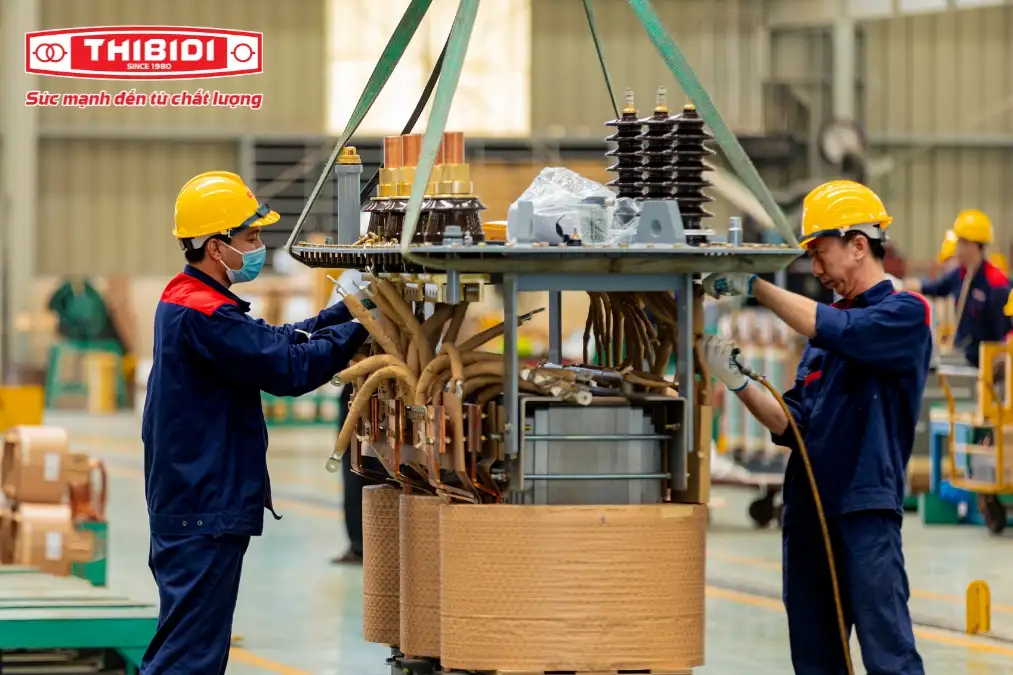 Máy biến áp hoạt động thế nào? Một ngày làm việc tại nhà máy - lắp ráp và hoàn thiện